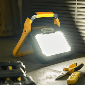 LED Mains Foldable Area Work Flood Light | 40W 4000lm 5700K | Durable for Construction Sites | IP54 | Black & Yellow